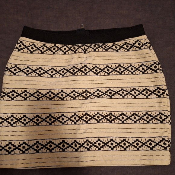 Skirts - Picture 2 of 3